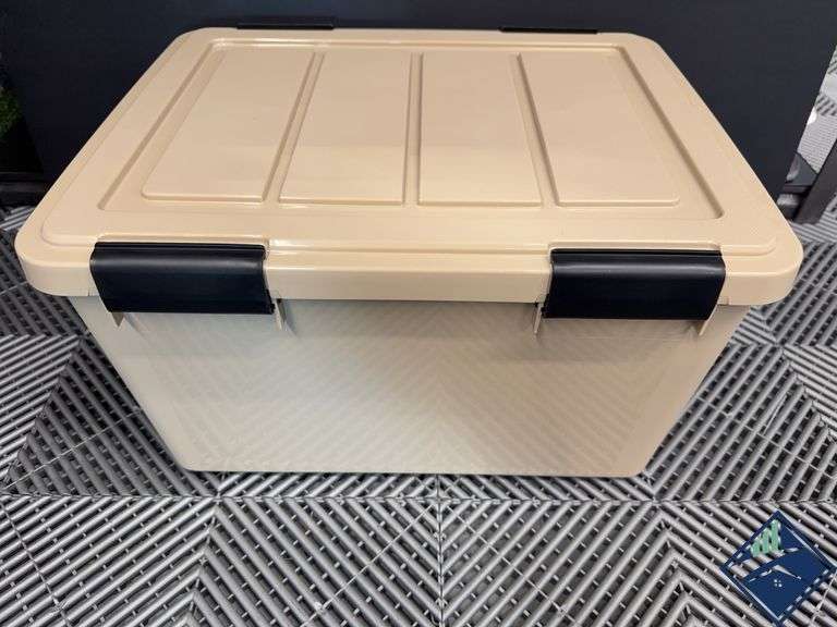 44 Qt Weather Pro Storage - Like New