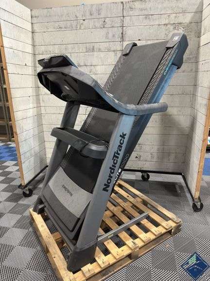 Nordic Track Elite 1000 *Freezes Needs Repairs* (Retail $1099.99)