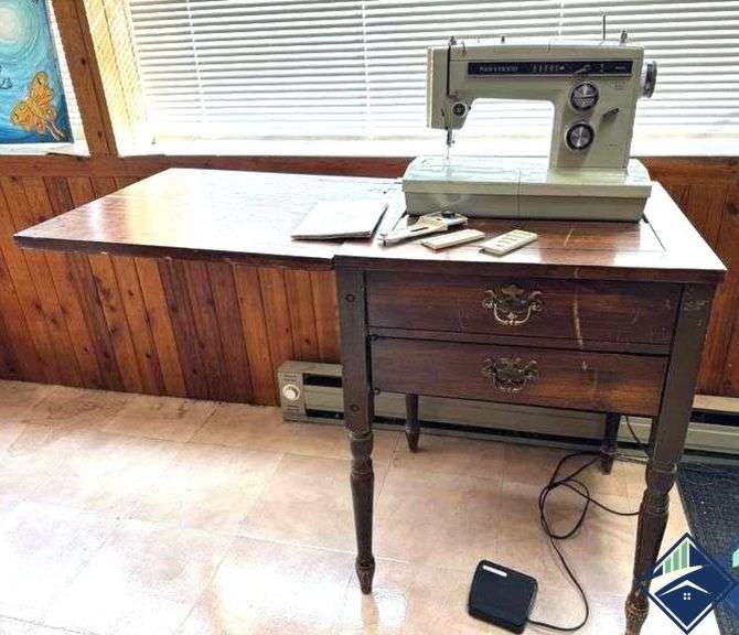 Kenmore Model 1760 Sewing Machine in Table *Working*