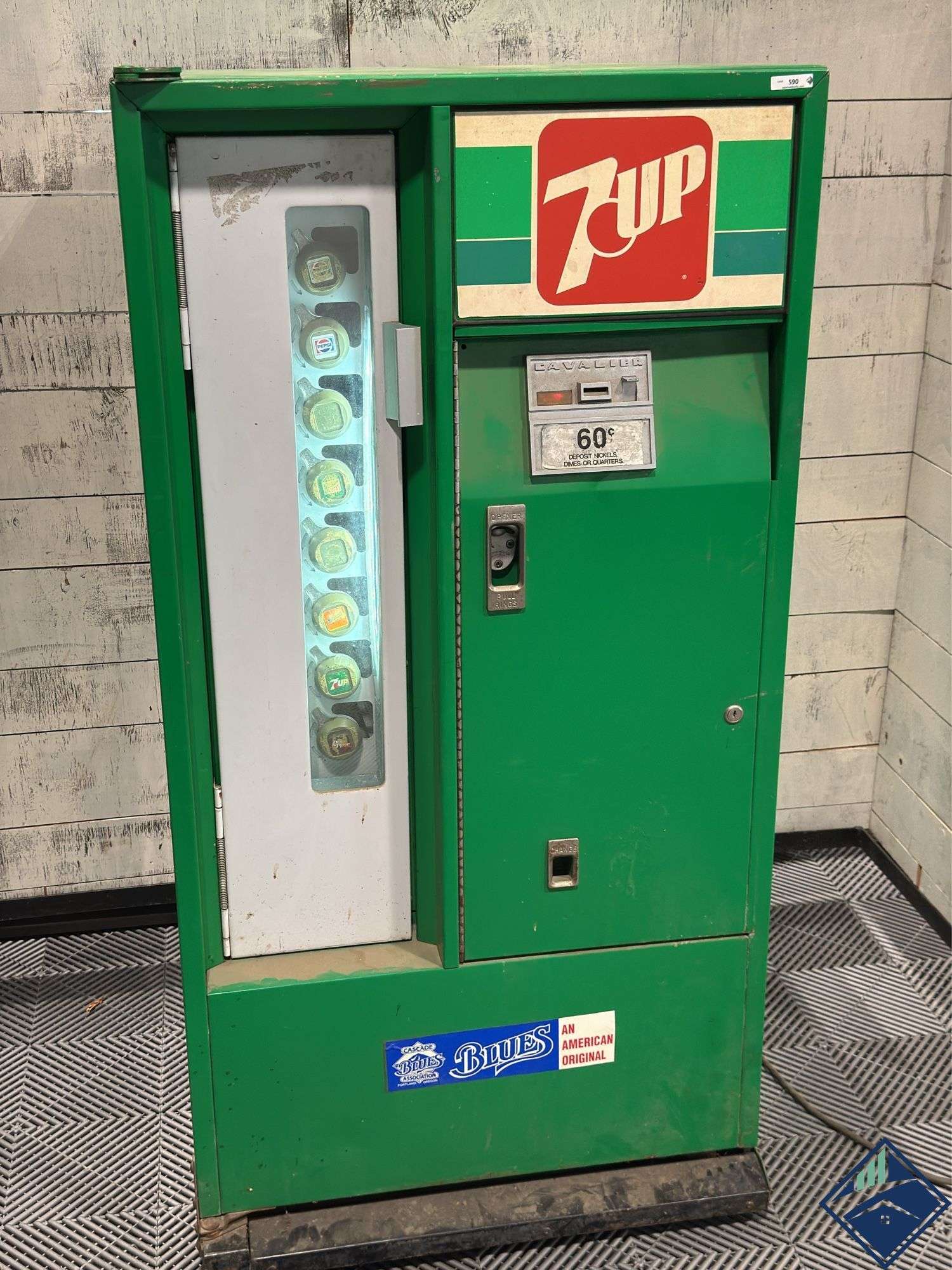 Vintage 7UP Vending Machine *No Key* - Estate Details