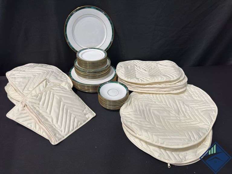 Lenox Plate Set with Plate Covers
