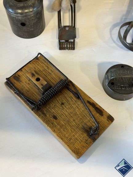 Assorted Vintage Kitchen Gadgets & Mouse Traps