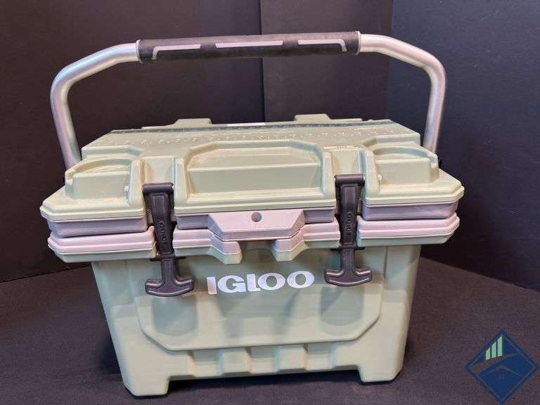 Igloo Heavy Duty Green Cooler   - Like New