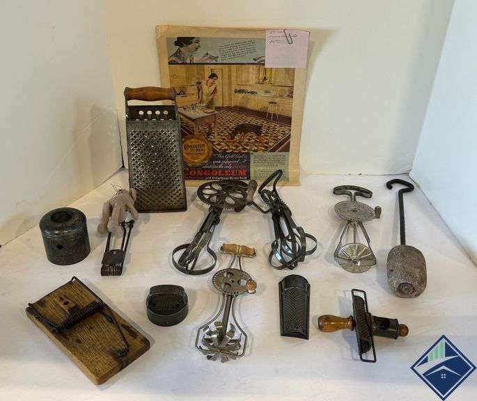 Assorted Vintage Kitchen Gadgets & Mouse Traps