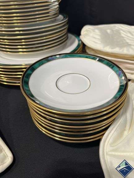 Lenox Plate Set with Plate Covers