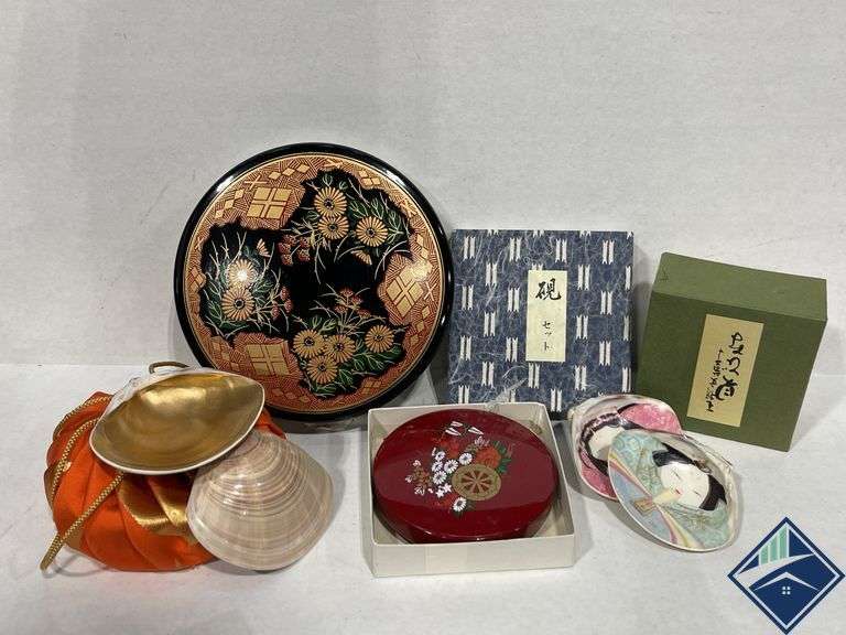 Japanese Calligraphy Sets, Painted Shells, etc.