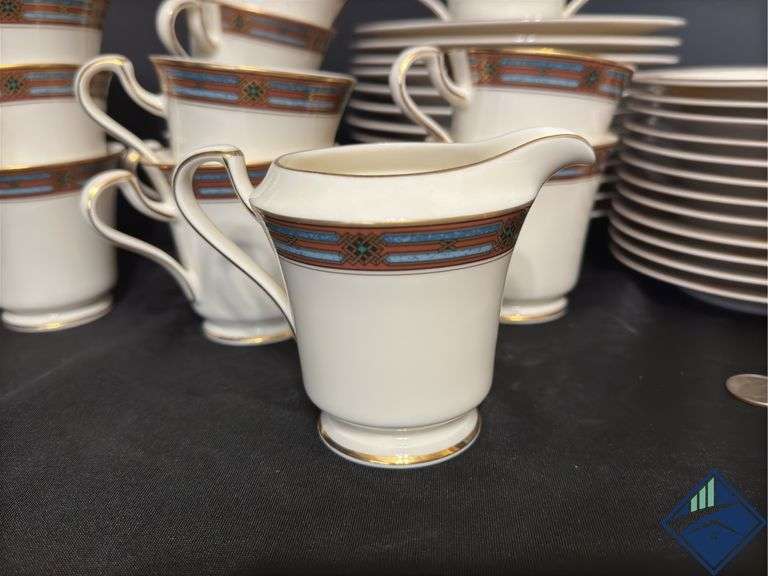 Mikasa China 11 Setting Dinner Set