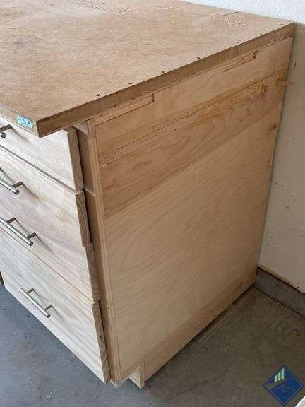 8 Drawer Workbench