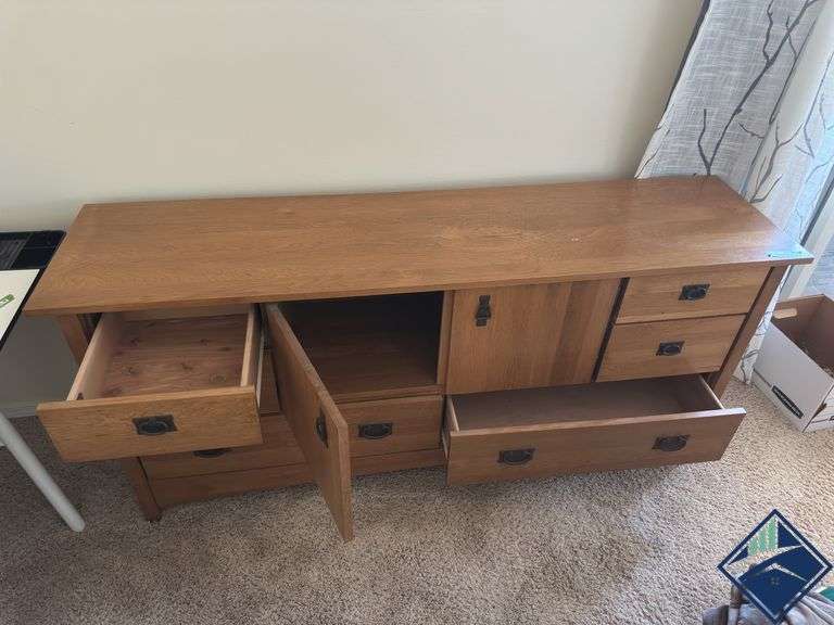 Castle Mfg. Wood Dresser & Stand