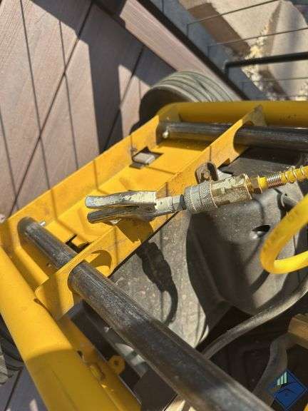 DeWalt 4.5 Gallon Air Compressor with Air Tools