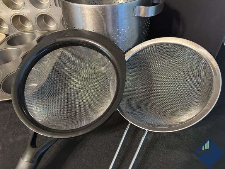 Muffin Tins, Strainer & Sifters