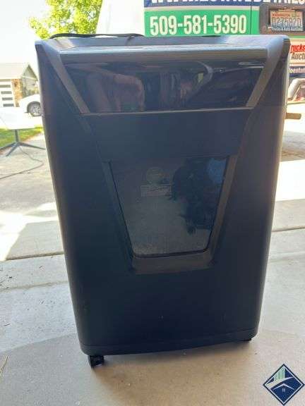 Staples Professional Series Shredder