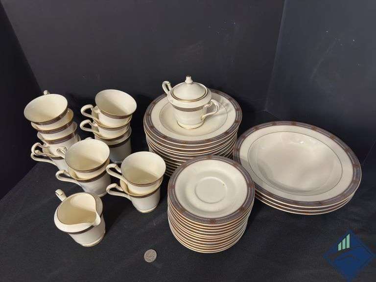 Mikasa China 11 Setting Dinner Set
