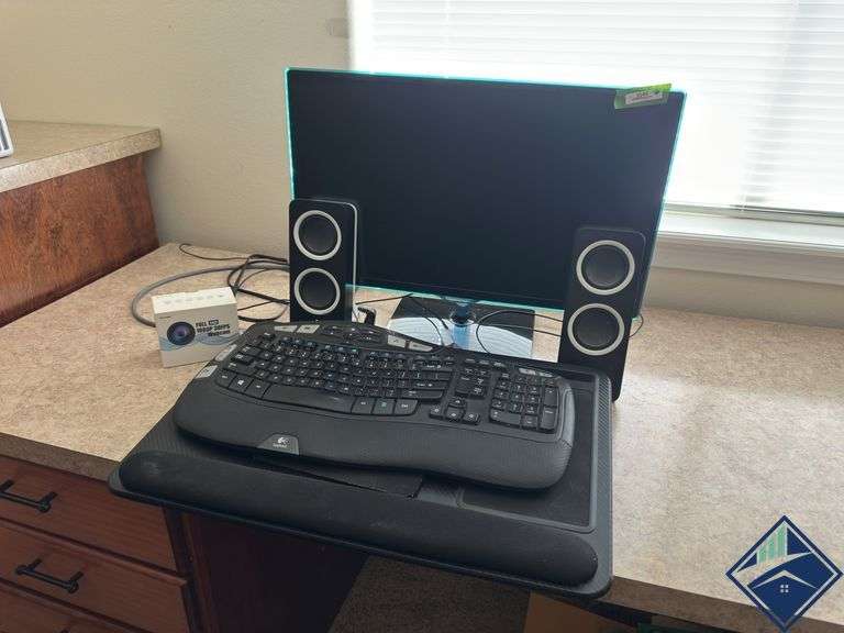 Samsung Monitor with Speakers, Keyboard & Web Cam