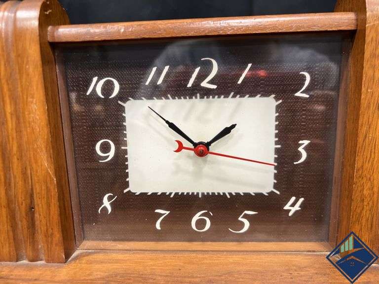 Early 1940s Lockner Neon Glo Electric Clock