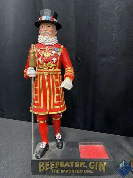 Beefeater Gin Yeoman Warder Figures