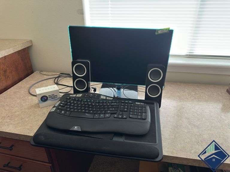 Samsung Monitor with Speakers, Keyboard & Web Cam
