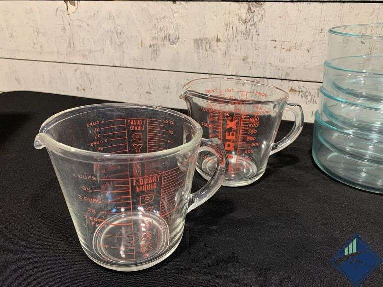 Pyrex Bowls & Pyrex Measuring Jugs