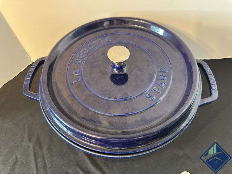Staub Cast Iron/Enamel Dutch Oven