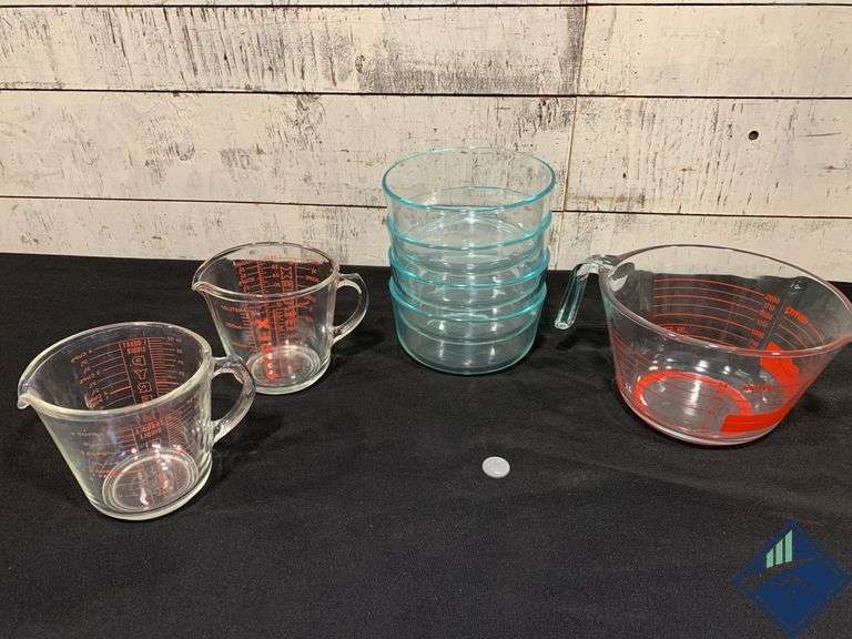 Pyrex Bowls & Pyrex Measuring Jugs
