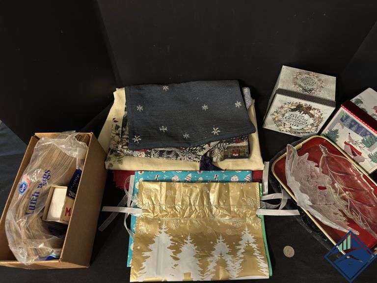 Lunch Bags, Christmas Gift Bags/Boxes & Christmas Table Cloths