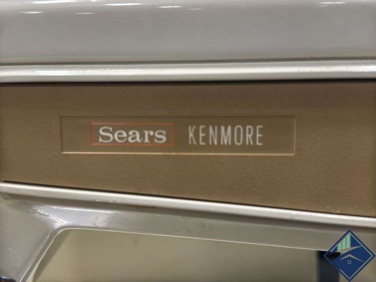 Kenmore Sewing Machine Zigzag 158 13200 with Case