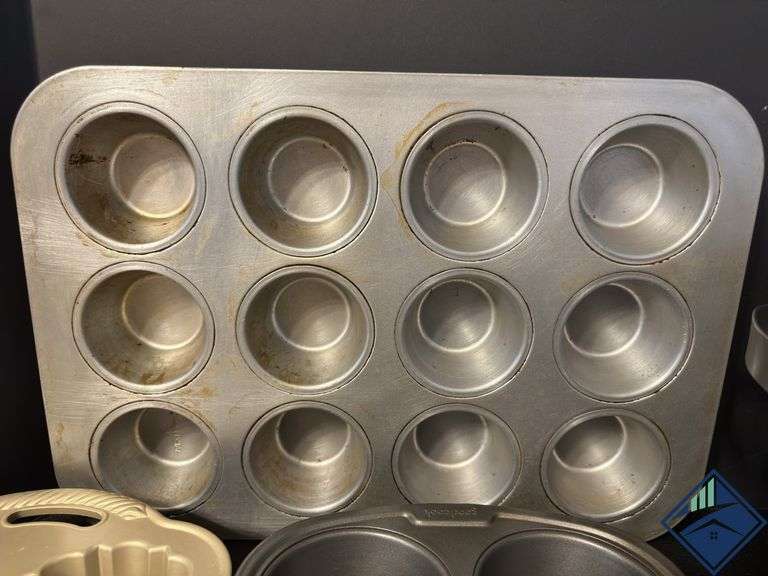 Muffin Tins, Strainer & Sifters