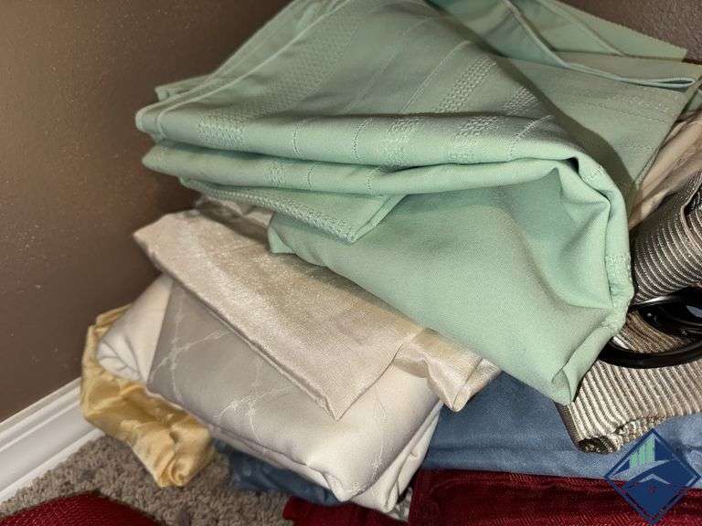 Table Linen Assortment & Curtain
