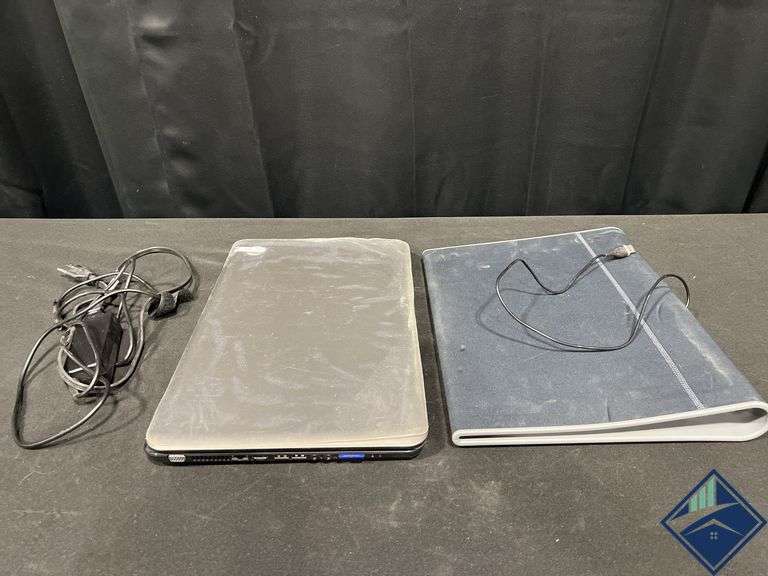 Hp g7-1330dx Notebook PC & Targus Lap Desk *unsure if notebook is unlocked*