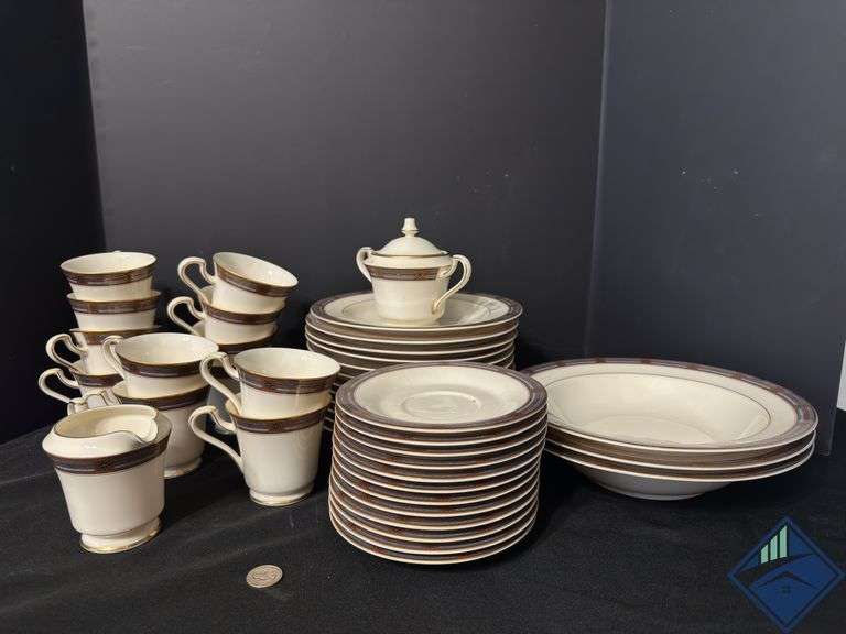 Mikasa China 11 Setting Dinner Set