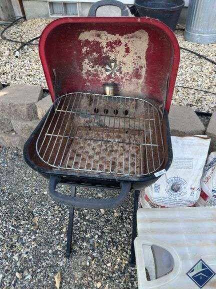 Small Grill with Charcoal & Plastic Tub