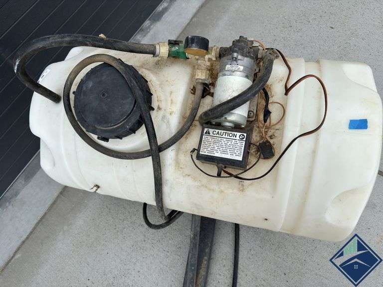 25 Gallon Pull-Behind Sprayer