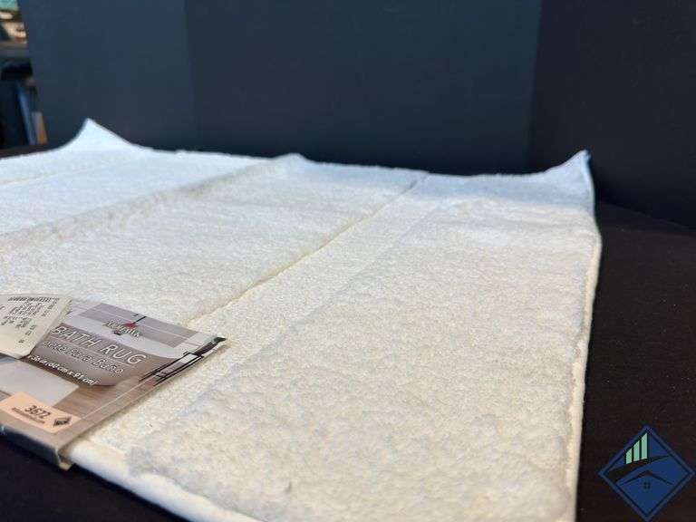Mohawk Bath Rug (24x36in)   - Used