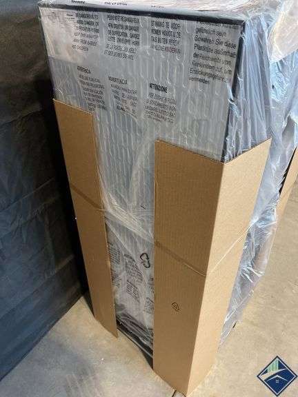 Hisense 4.4 cu ft Mini Fridge - Retail: $ 149.99 - Retail: $ 149.99