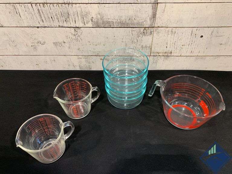 Pyrex Bowls & Pyrex Measuring Jugs