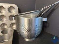Muffin Tins, Strainer & Sifters