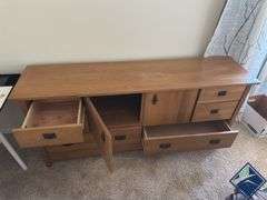 Castle Mfg. Wood Dresser & Stand