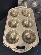 Muffin Tins, Strainer & Sifters