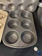 Muffin Tins, Strainer & Sifters