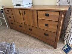 Castle Mfg. Wood Dresser & Stand