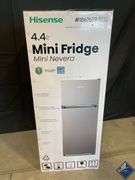 Hisense 4.4 cu ft Mini Fridge - Retail: $ 149.99 - Retail: $ 149.99