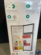 Hisense 4.4 cu ft Mini Fridge - Retail: $ 149.99 - Retail: $ 149.99
