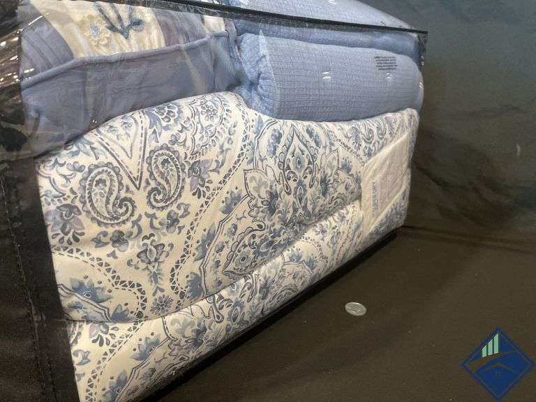 Haven Lane Queen Comfort 9 Piece Set - Like New