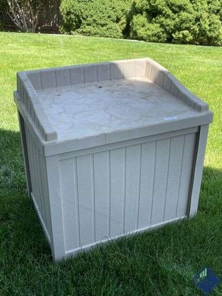 Suncast Single Bench with Contents