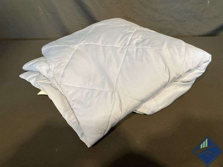 Blue Cooling Throw Blanket - Like New