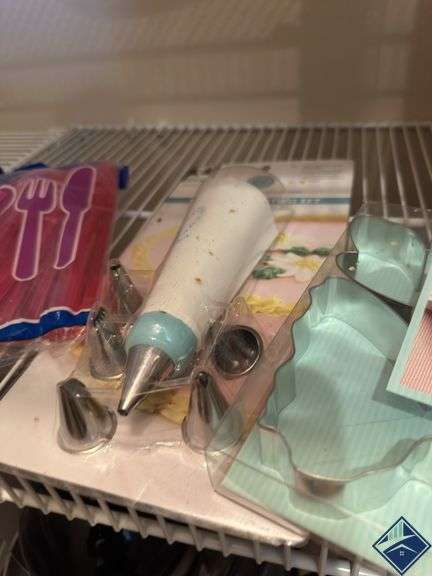 Coffee Cups, Cookie Cutter & Cake Decorating Kit