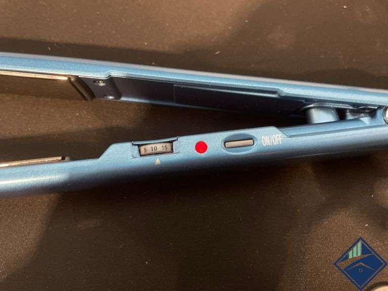 BaByliss Pro NanoTitanium-Plated Ultra-Thin Flat Iron - Retail: $ 119.99   - Like New - Retail: $ 11