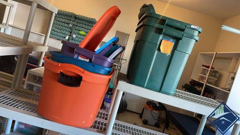 Rubbermaid Roughneck Totes & Misc. Totes
