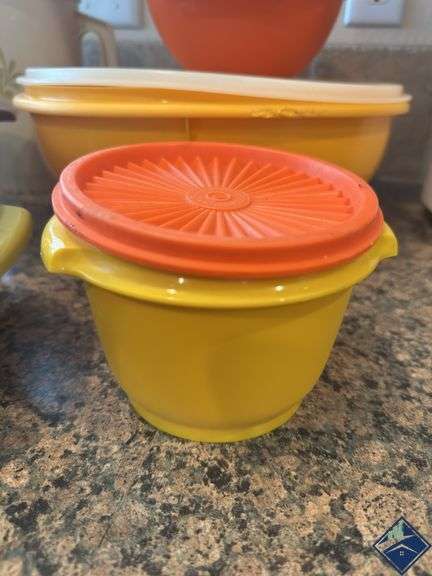 Tupperware Bowl Set