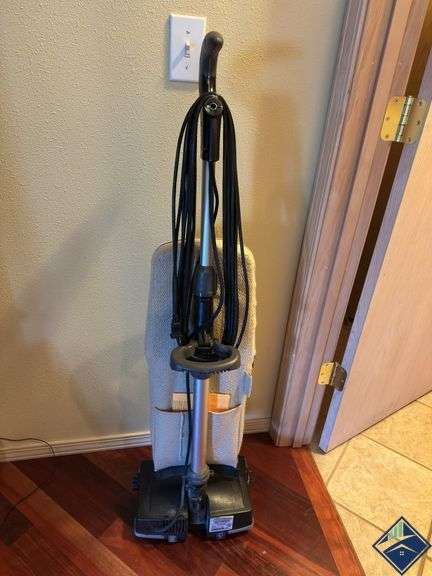 Oreck XL 21 Vacuum